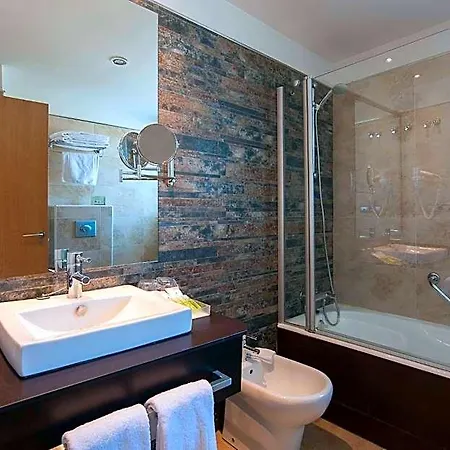 فندق Sercotel Codina سان سيباستيان